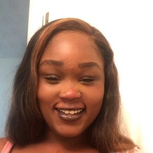 Meet your Posher, Maxine